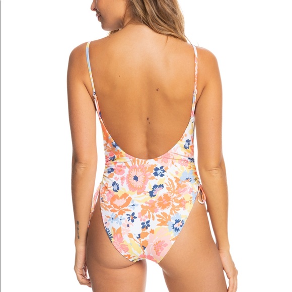 One piece Roxy bathing suit - Picture 2 of 11